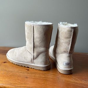 UGG Boots Classic Short Beige Sz 9